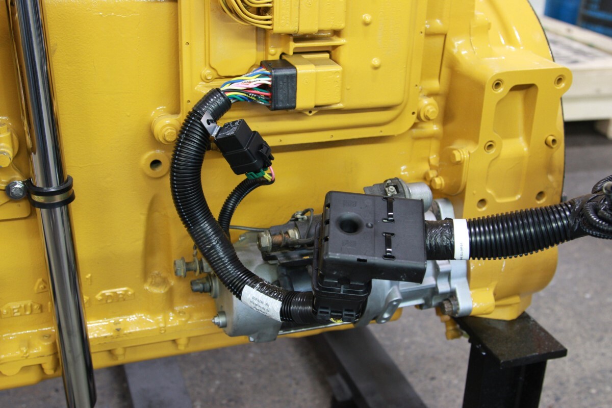 Caterpillar 70-pin to 40-pin adapter