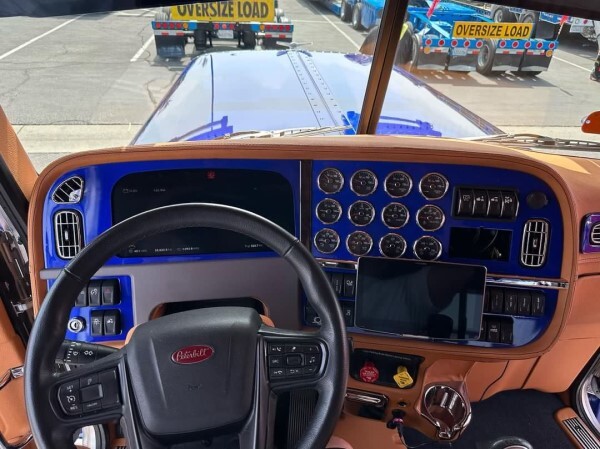 500K baud rate variation (Peterbilt 389 digital display behind the steering wheel)